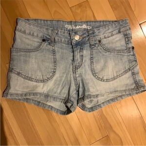 Bluenotes Blue Jean Shorts Vintage-Inspired Light Wash - size 2/ waist 25